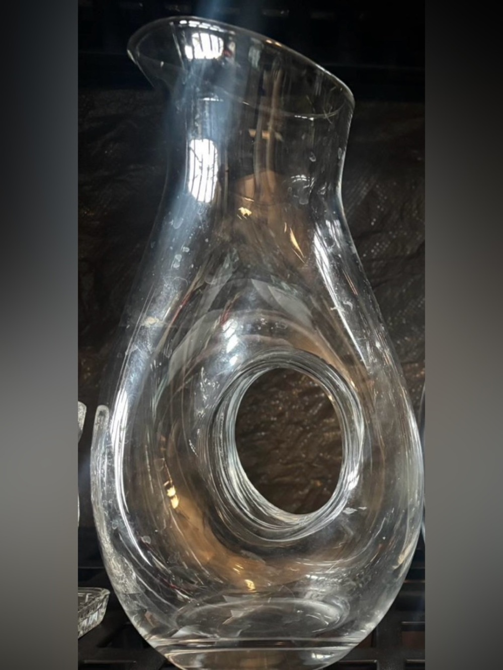 ELEGANT CLEAR GLASS VASE